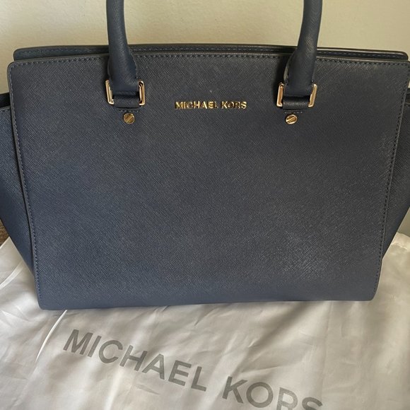Michael Kors Large Tote Bag - Picture 5 of 5